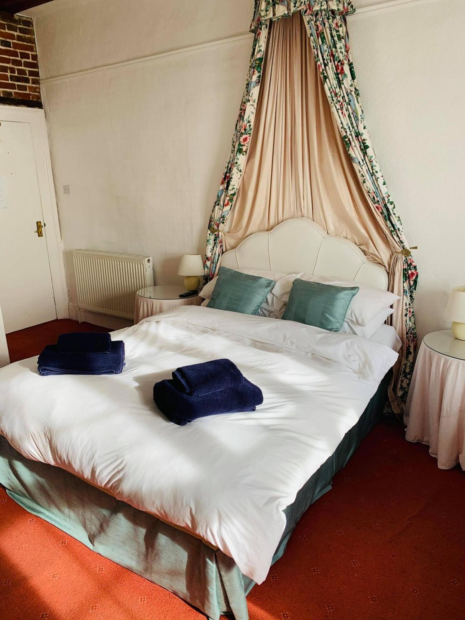 Ye Olde White Harte Hotel Burnham-on-Crouch Pokoj fotografie